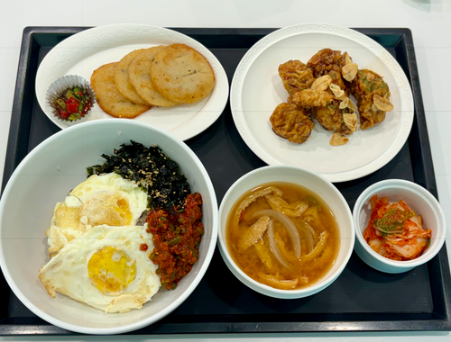 마늘쫑비빔밥, 간장마늘치킨, 감자전, 유부된장국 