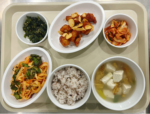 북엇국,마늘닭강정,건파래볶음,비빔칼국수,배추겉절이