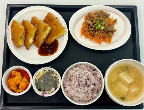 고구마치즈돈까스, 우삼겹비빔국수, 흑임자샐러드, 미소된장국 